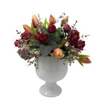 Composizione di fiori artificiali (tulipani e rose) su coppa in ceramica bianca - La Ginestra Pollenza