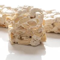 Torrone bianco morbido classico mandorlato Roberto Cantolacqua pasticcere natalizio per eccellenza