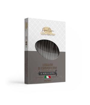 Linguine mit Tintenfischtinte sind Deci'Ova Handwerkliche Nudelfabrik in den Marken