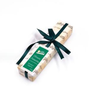 Artisan praline nougat dark chocolate with pistachio cream produced in Italy in the Marche from Sette Artigiani