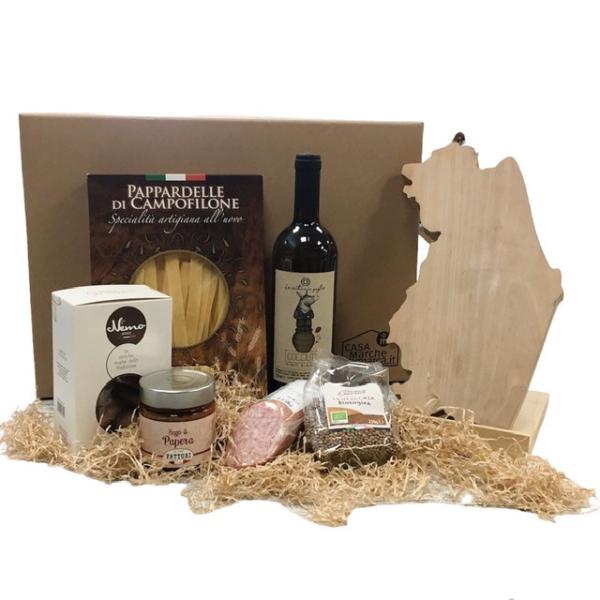GustoTabacco Virginia Christmas package with typical products of the Marche